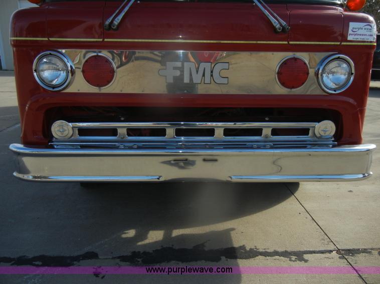 image for item D4643 1987 Ford 8000 fire truck