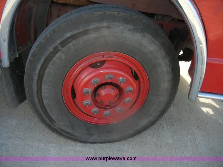 image for item D4643 1987 Ford 8000 fire truck