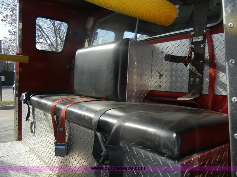 image for item D4643 1987 Ford 8000 fire truck