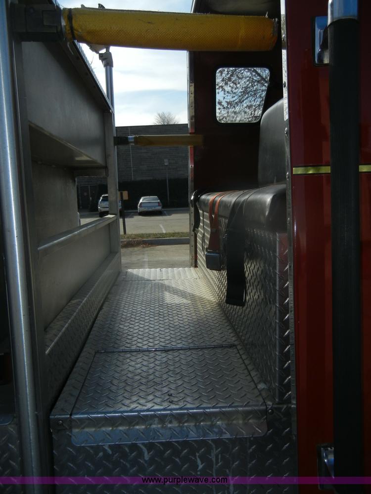 image for item D4643 1987 Ford 8000 fire truck