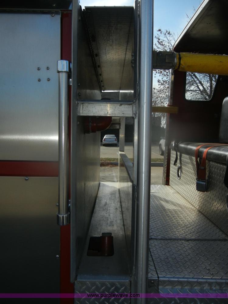 image for item D4643 1987 Ford 8000 fire truck