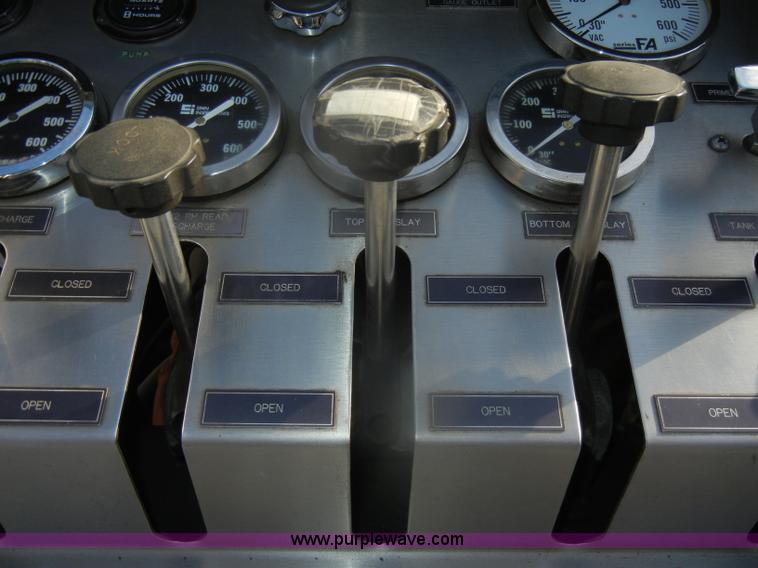 image for item D4643 1987 Ford 8000 fire truck