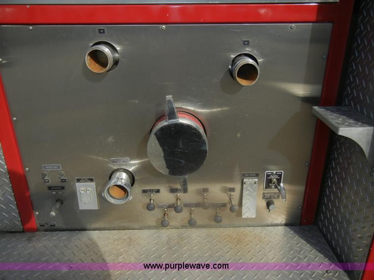 image for item D4643 1987 Ford 8000 fire truck