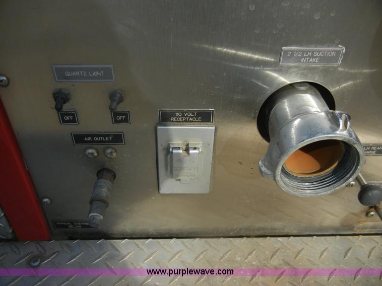 image for item D4643 1987 Ford 8000 fire truck