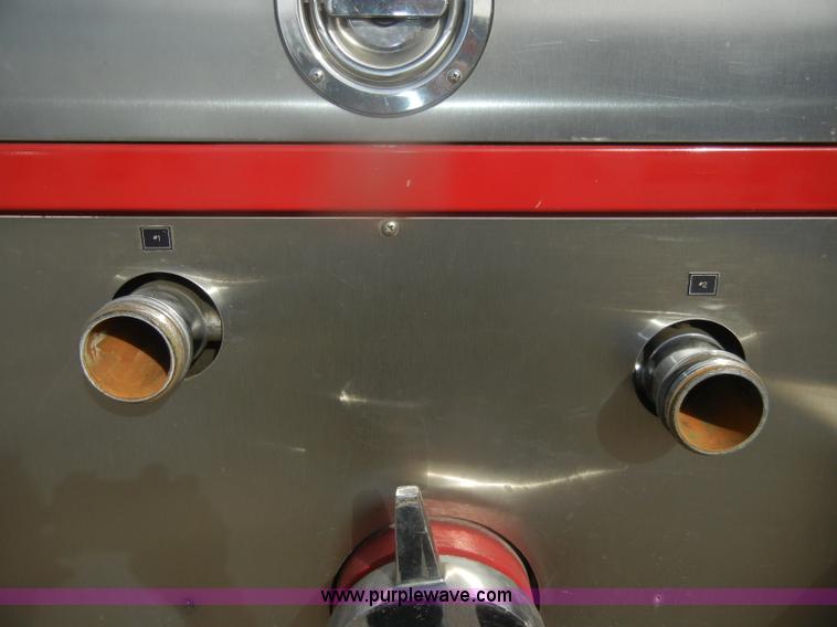 image for item D4643 1987 Ford 8000 fire truck