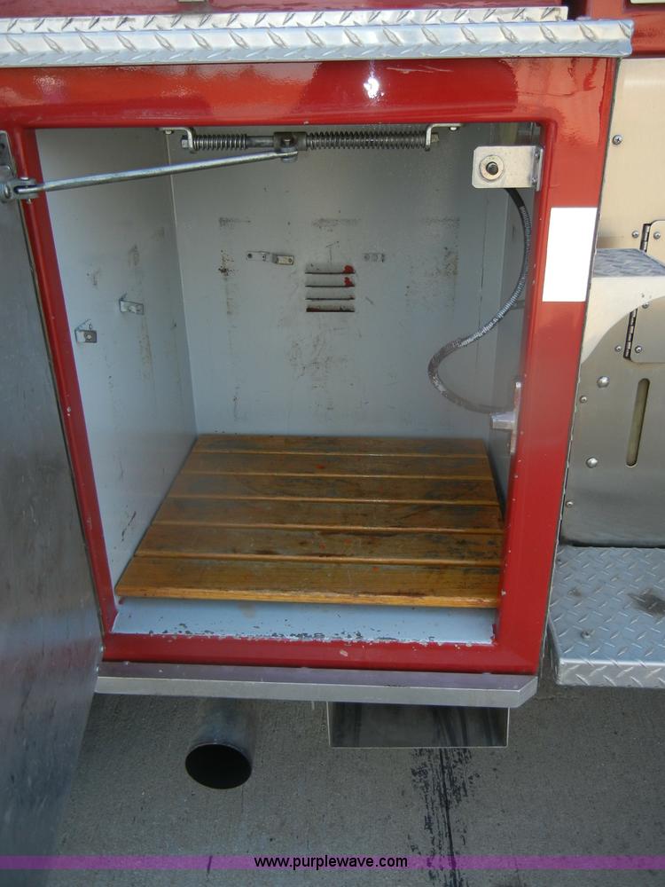 image for item D4643 1987 Ford 8000 fire truck