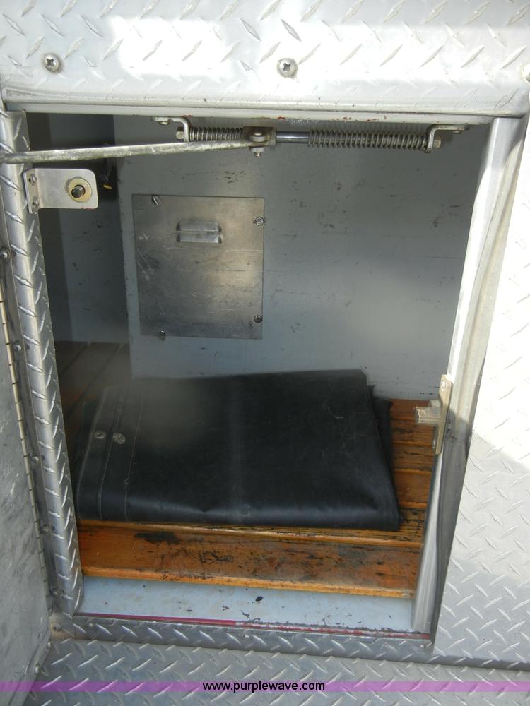 image for item D4643 1987 Ford 8000 fire truck