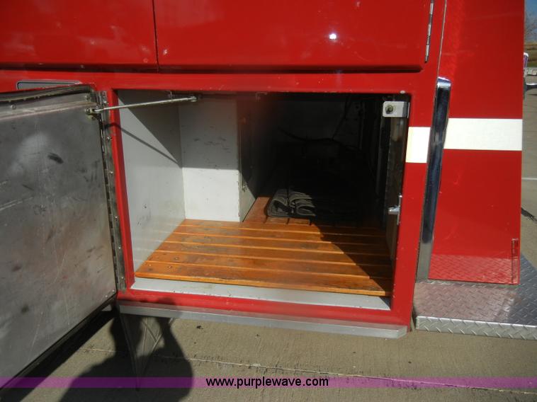 image for item D4643 1987 Ford 8000 fire truck