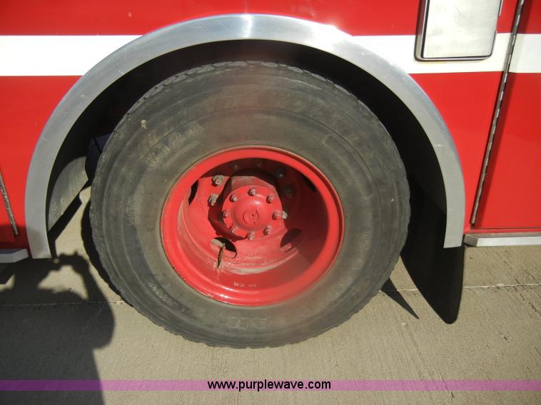 image for item D4643 1987 Ford 8000 fire truck