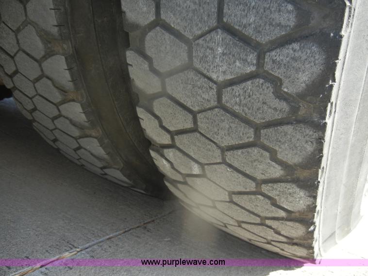 image for item D4643 1987 Ford 8000 fire truck