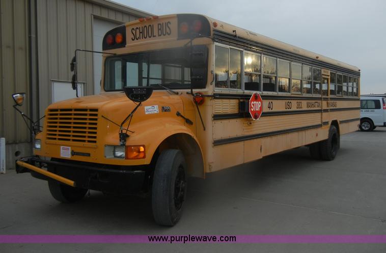image for item D4673 1995 International 3800 school bus