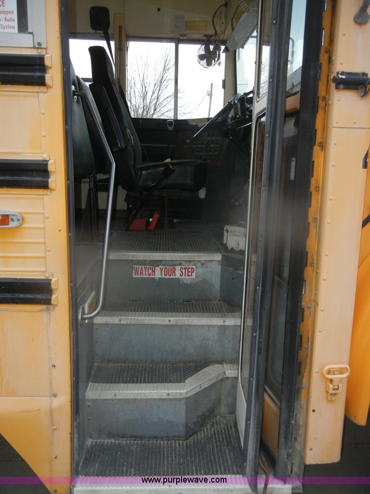 image for item D4673 1995 International 3800 school bus