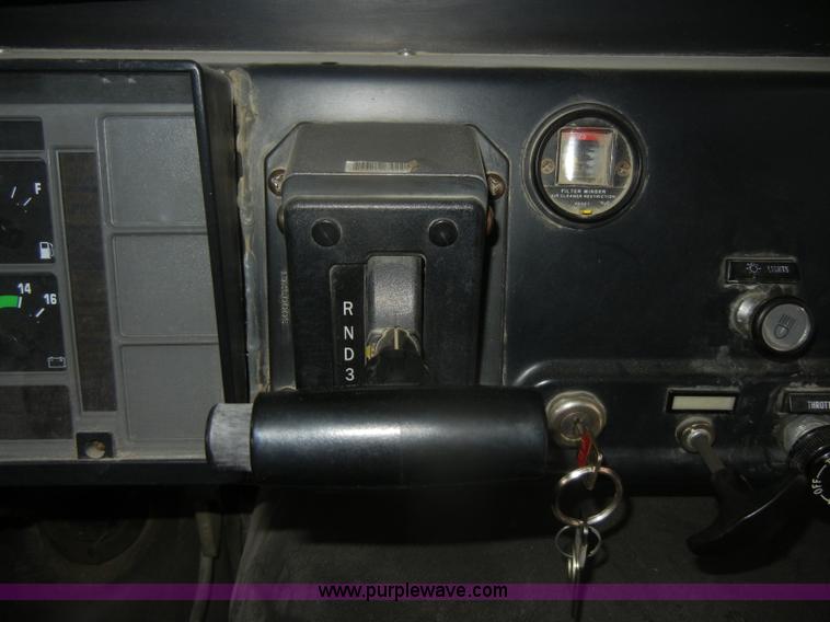 image for item D4673 1995 International 3800 school bus