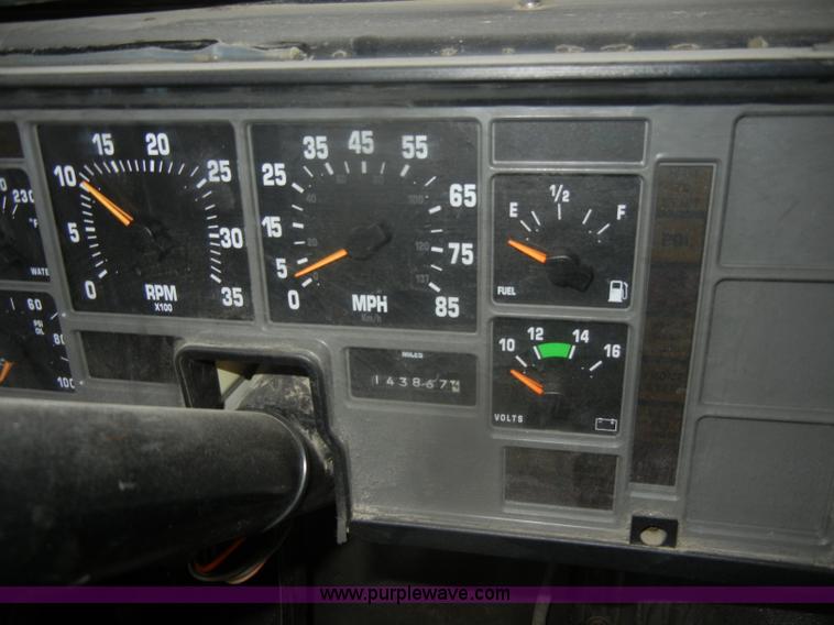 image for item D4673 1995 International 3800 school bus