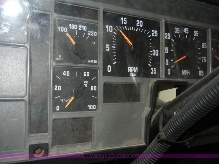 image for item D4673 1995 International 3800 school bus