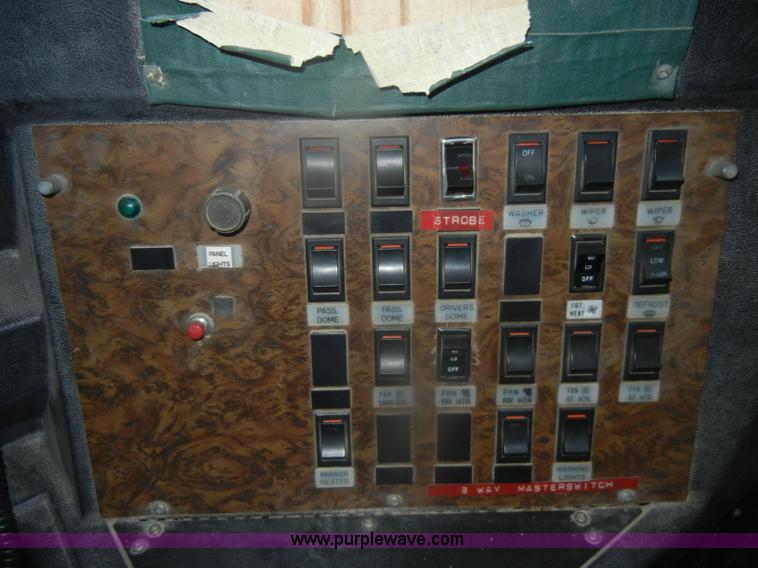 image for item D4673 1995 International 3800 school bus