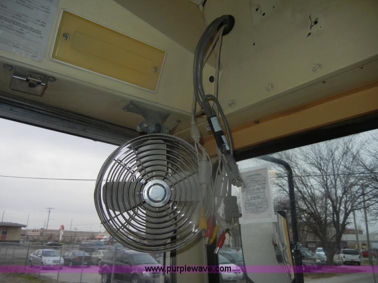 image for item D4673 1995 International 3800 school bus