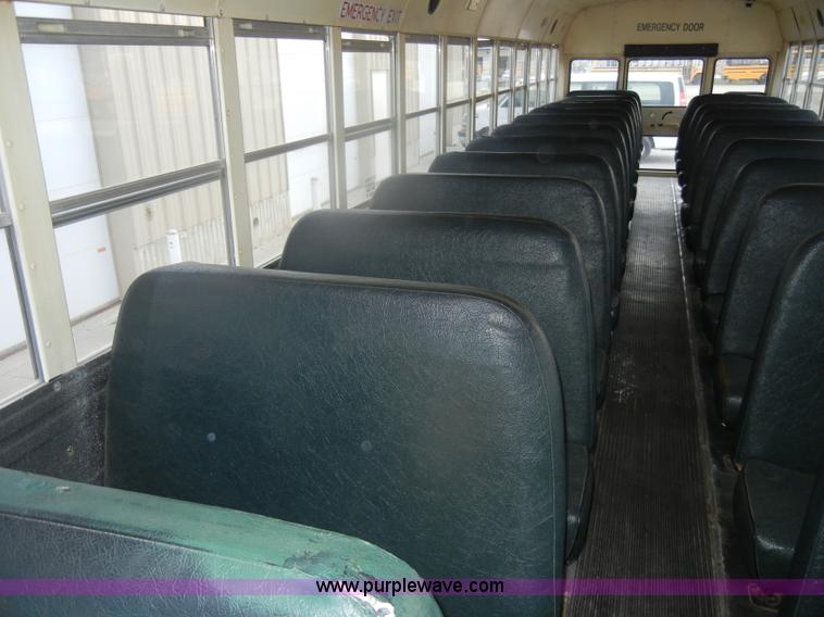image for item D4673 1995 International 3800 school bus