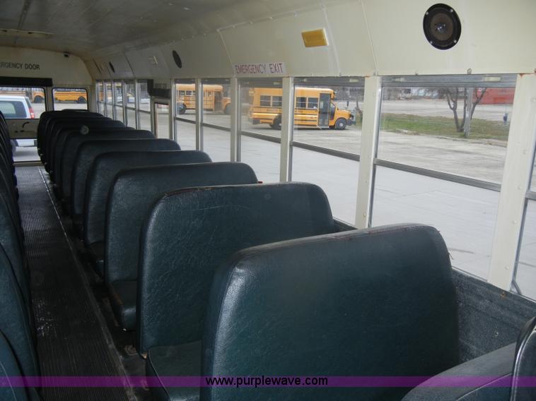 image for item D4673 1995 International 3800 school bus