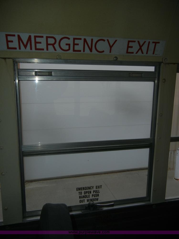 image for item D4673 1995 International 3800 school bus