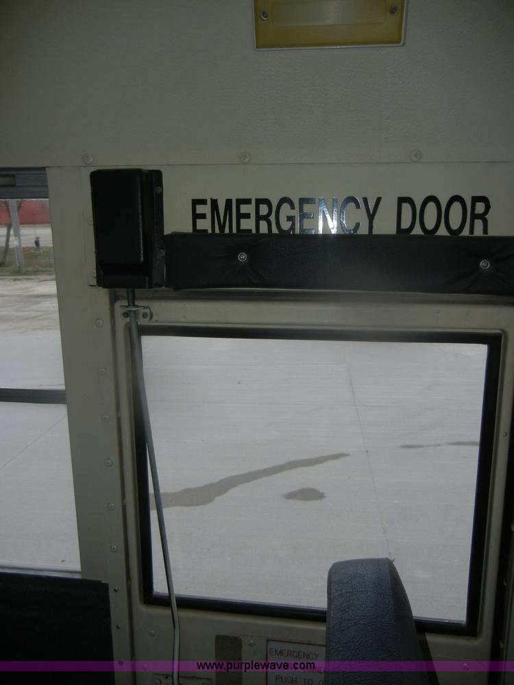 image for item D4673 1995 International 3800 school bus