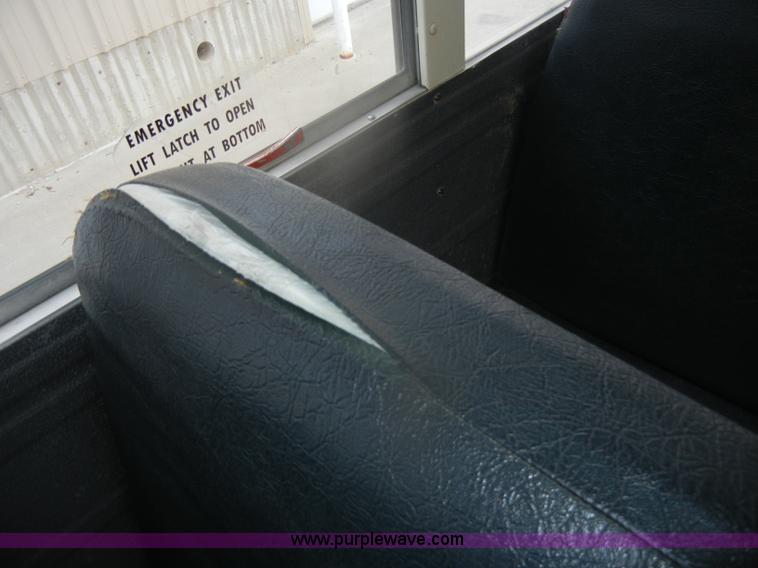 image for item D4673 1995 International 3800 school bus