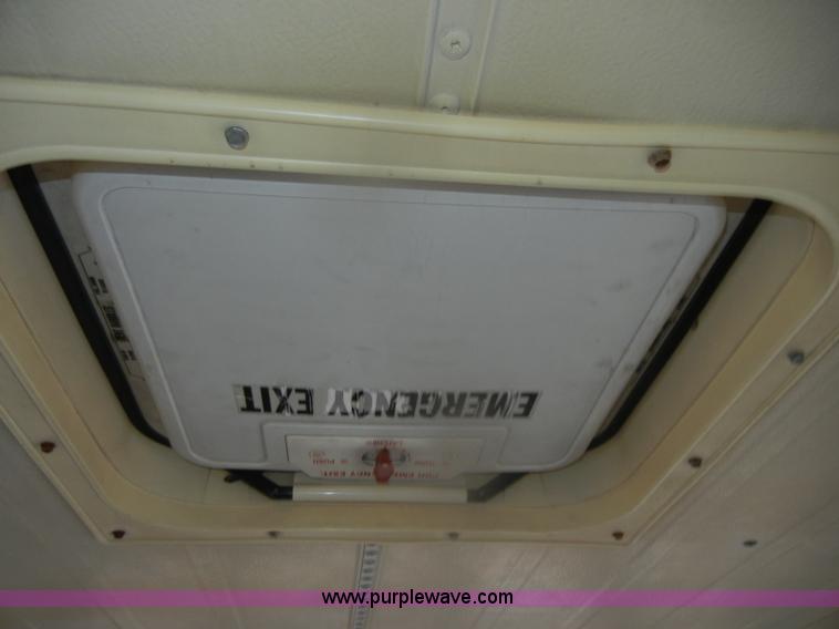 image for item D4673 1995 International 3800 school bus