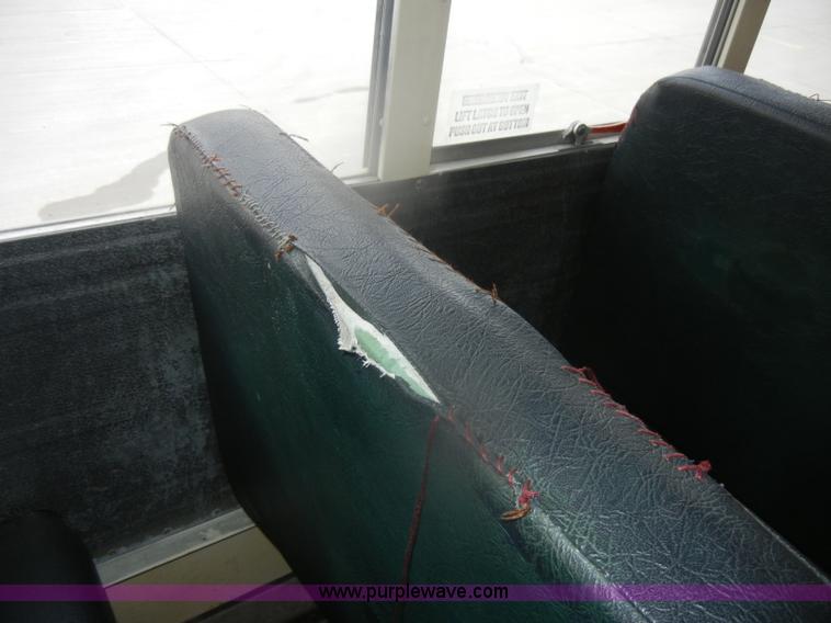 image for item D4673 1995 International 3800 school bus