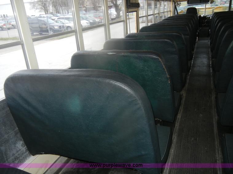 image for item D4673 1995 International 3800 school bus