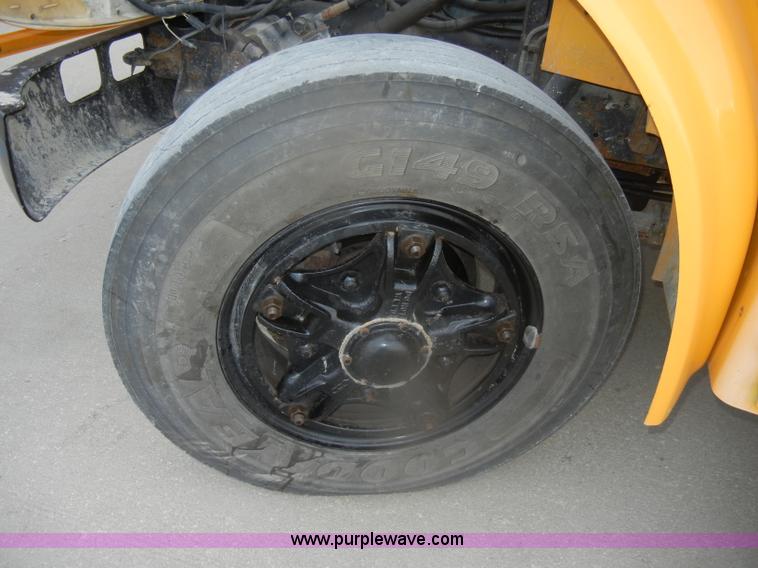 image for item D4673 1995 International 3800 school bus