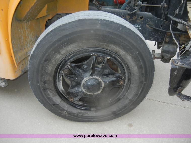 image for item D4673 1995 International 3800 school bus