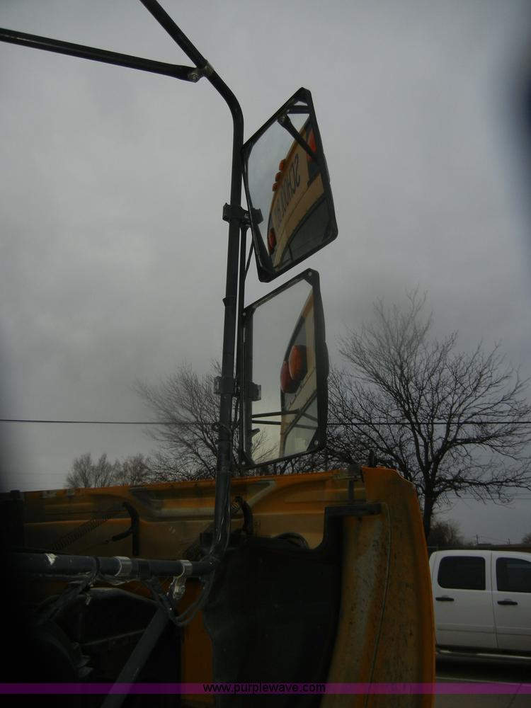 image for item D4673 1995 International 3800 school bus