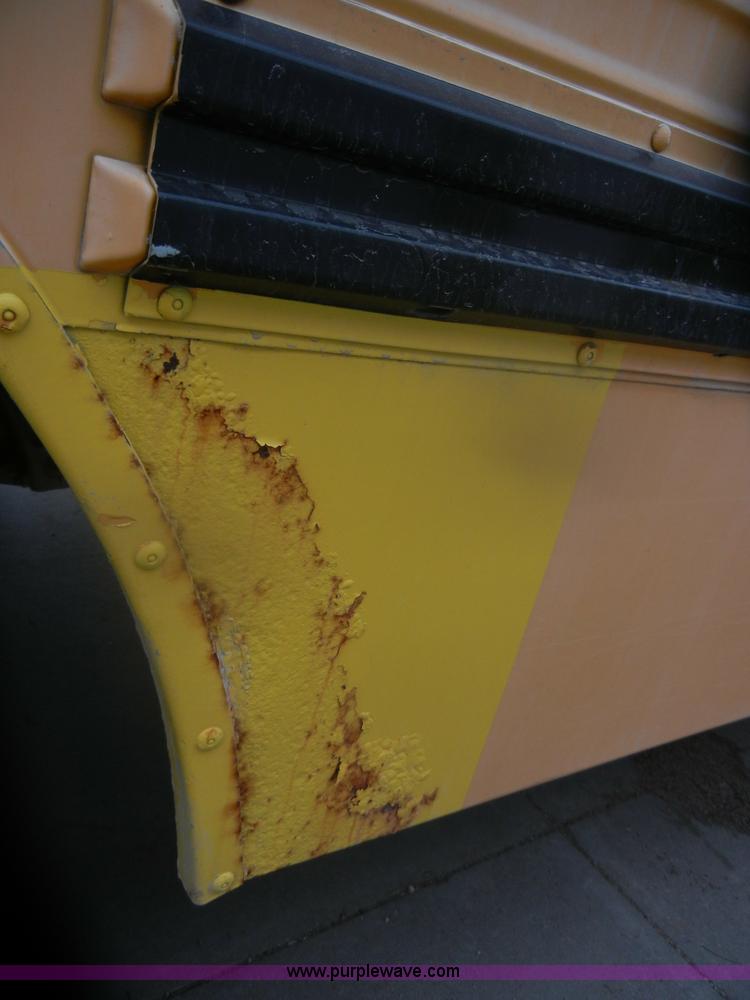 image for item D4673 1995 International 3800 school bus