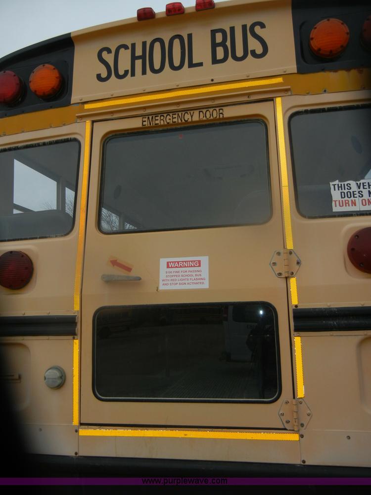 image for item D4673 1995 International 3800 school bus