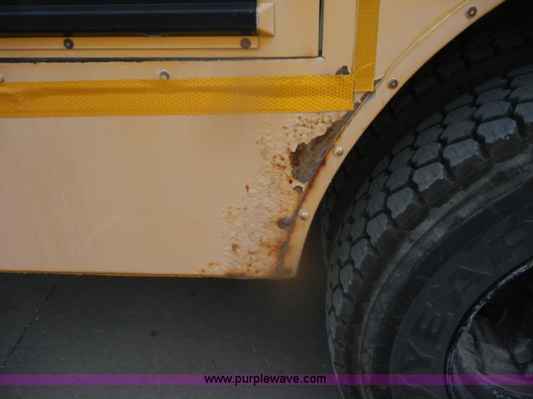 image for item D4673 1995 International 3800 school bus