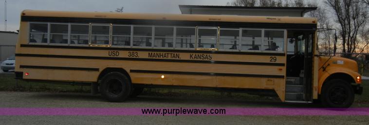 image for item D4674 1995 International 3800 school bus