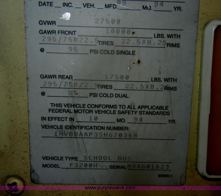 image for item D4674 1995 International 3800 school bus