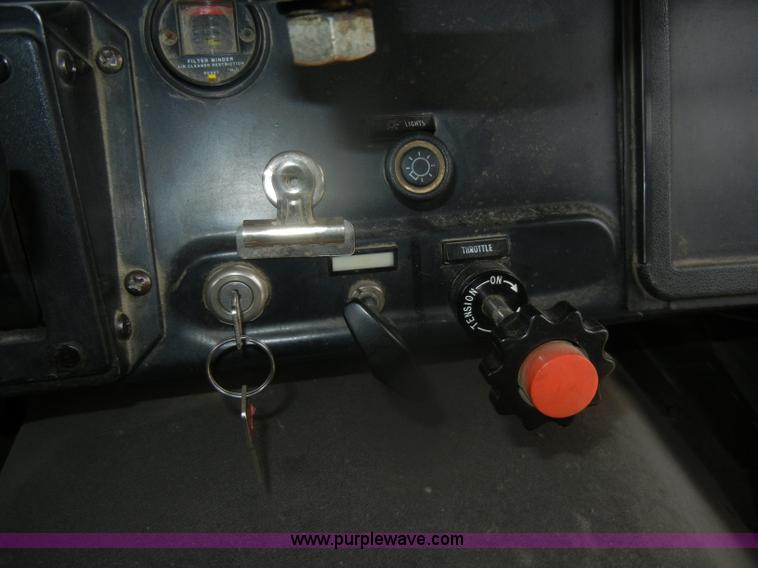 image for item D4674 1995 International 3800 school bus