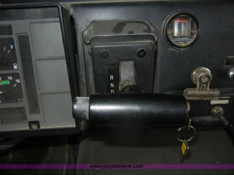 image for item D4674 1995 International 3800 school bus