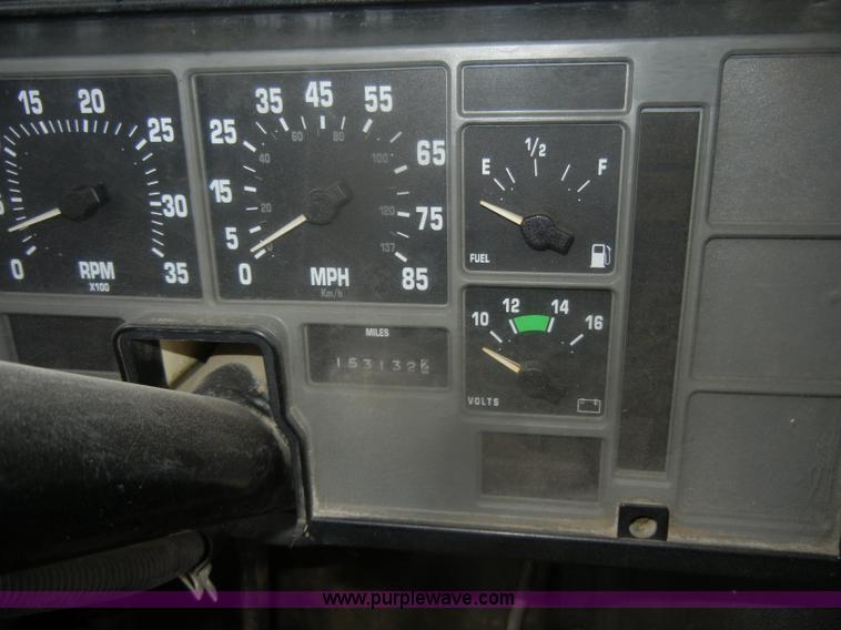 image for item D4674 1995 International 3800 school bus