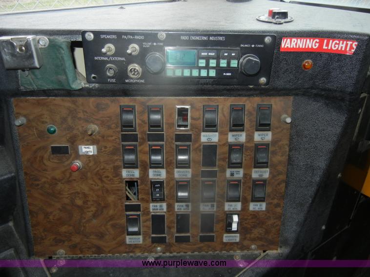 image for item D4674 1995 International 3800 school bus