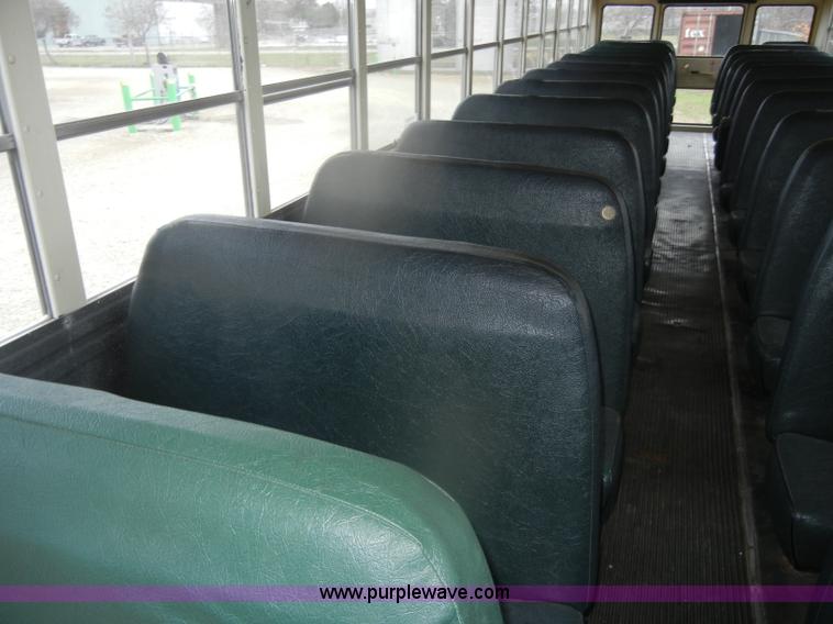 image for item D4674 1995 International 3800 school bus