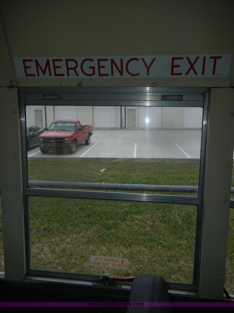 image for item D4674 1995 International 3800 school bus