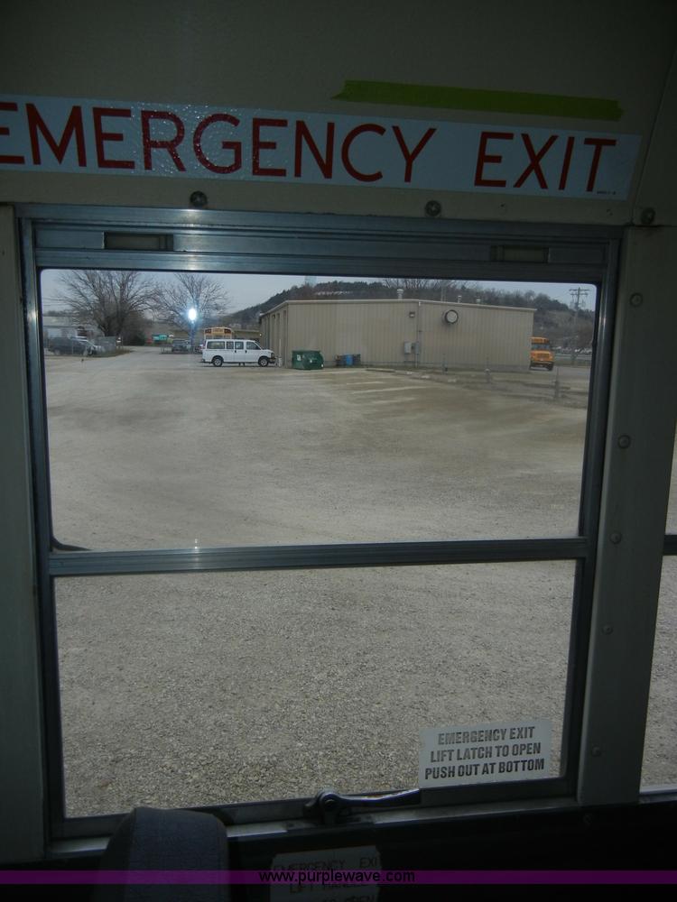 image for item D4674 1995 International 3800 school bus