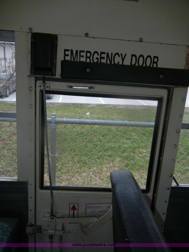 image for item D4674 1995 International 3800 school bus