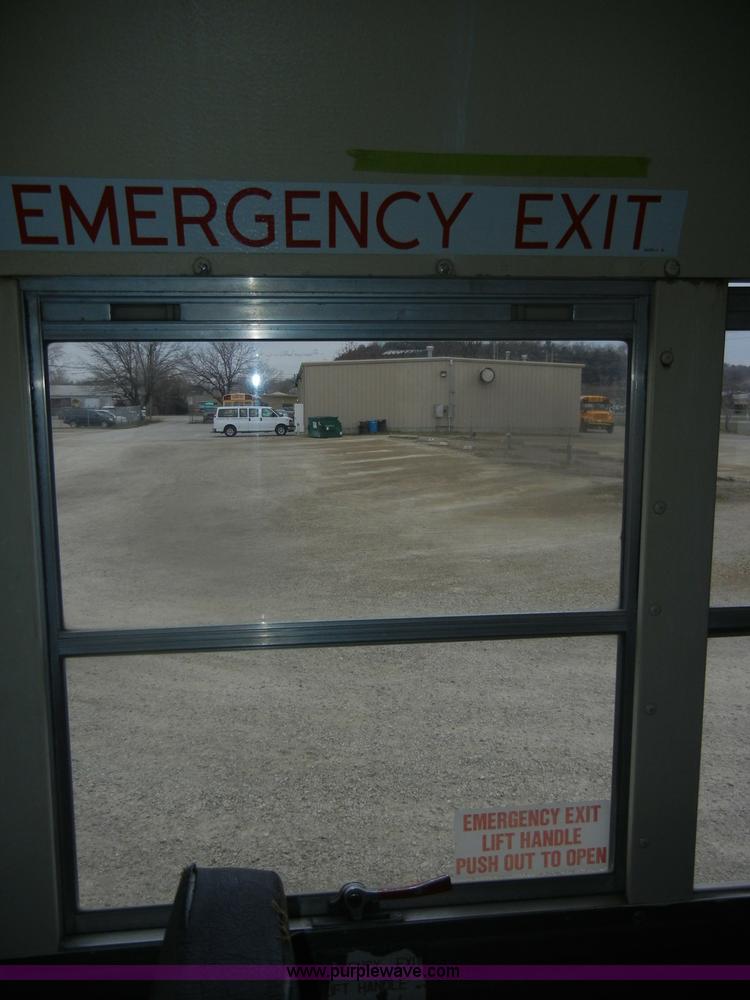 image for item D4674 1995 International 3800 school bus