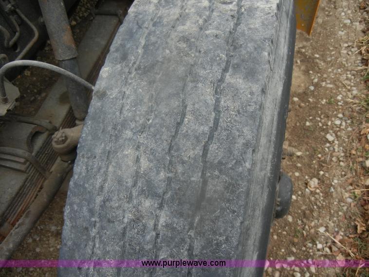 image for item D4674 1995 International 3800 school bus