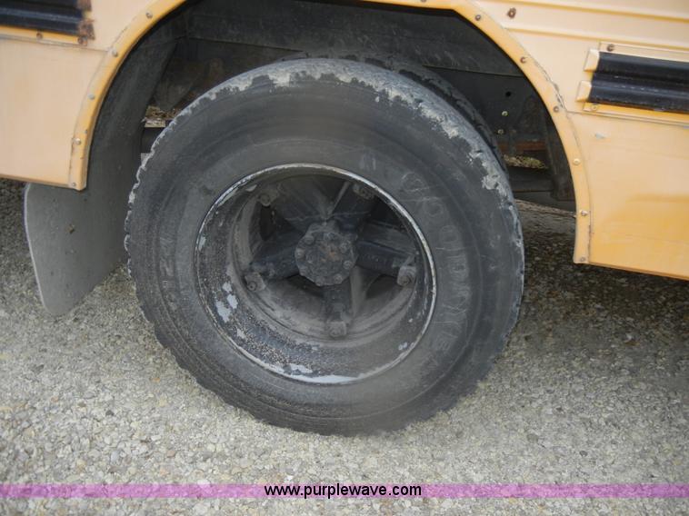 image for item D4674 1995 International 3800 school bus