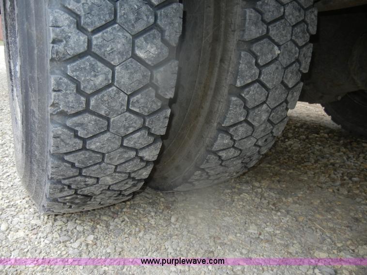 image for item D4674 1995 International 3800 school bus