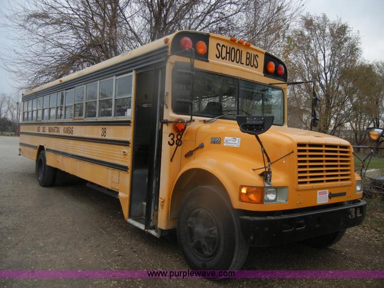 image for item D4675 1995 International 3800 school bus